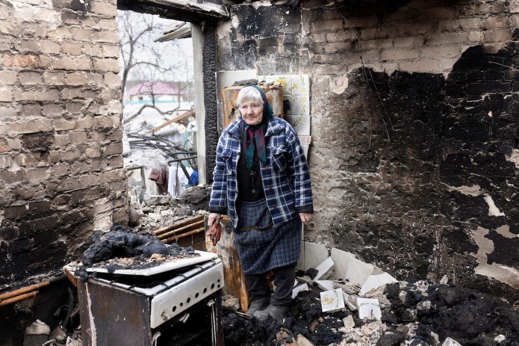 Ukraine, life among the ruins